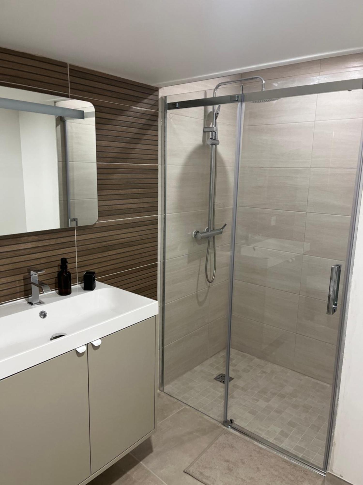 Appartement Duplex Raffine, Elegant & Climatise - La Mezz à Nîmes Extérieur photo
